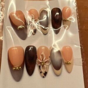 Terra Bloom Nail Set – Peach, Nude & 3D Floral Accents‎